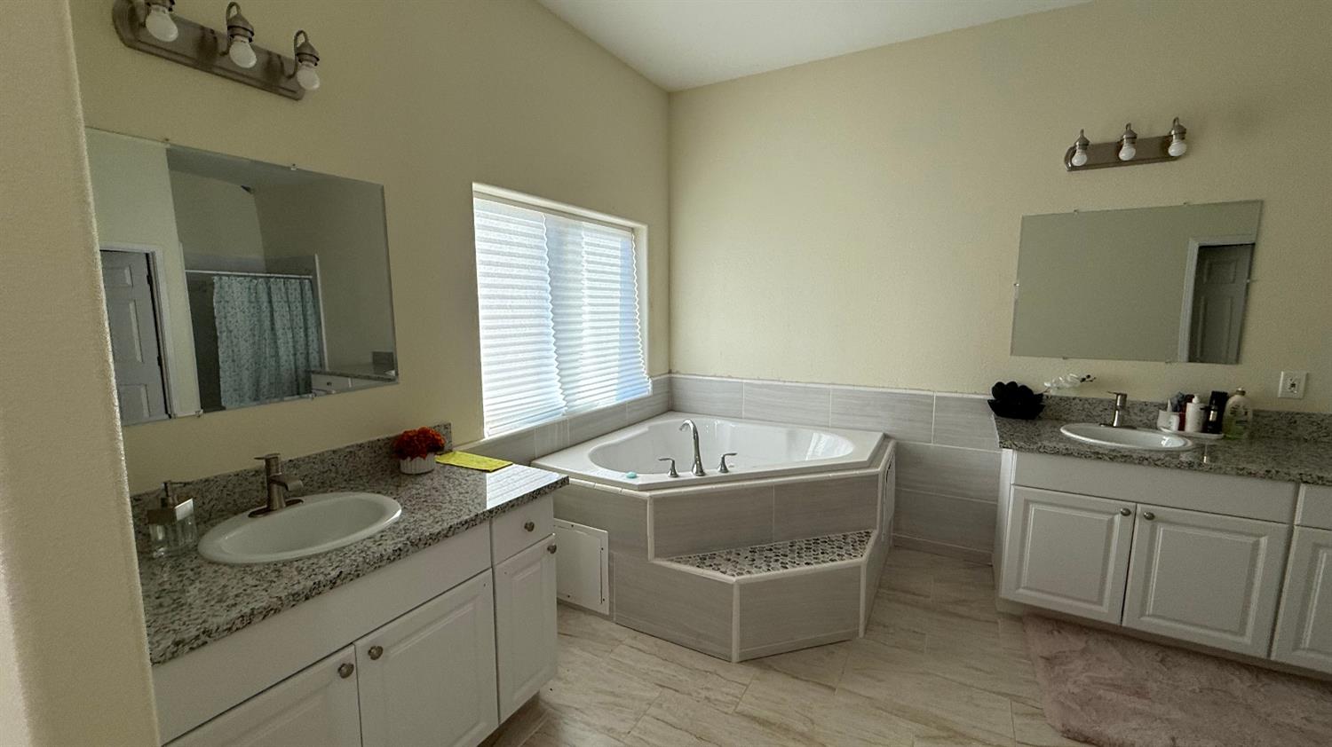 2772 Valley View Street Selma, CA 93662 - Photo 17 of 28