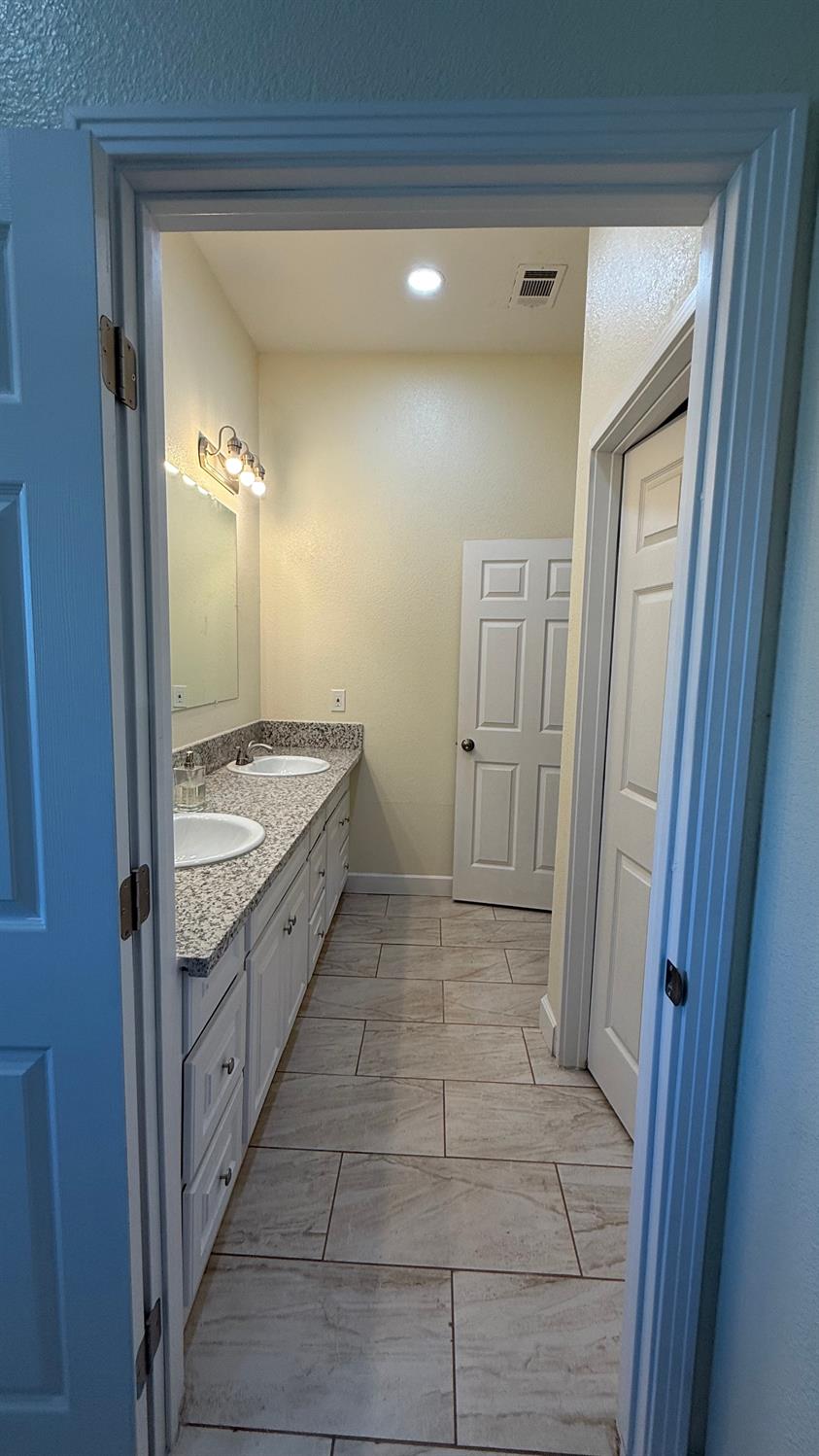 2772 Valley View Street Selma, CA 93662 - Photo 6 of 28