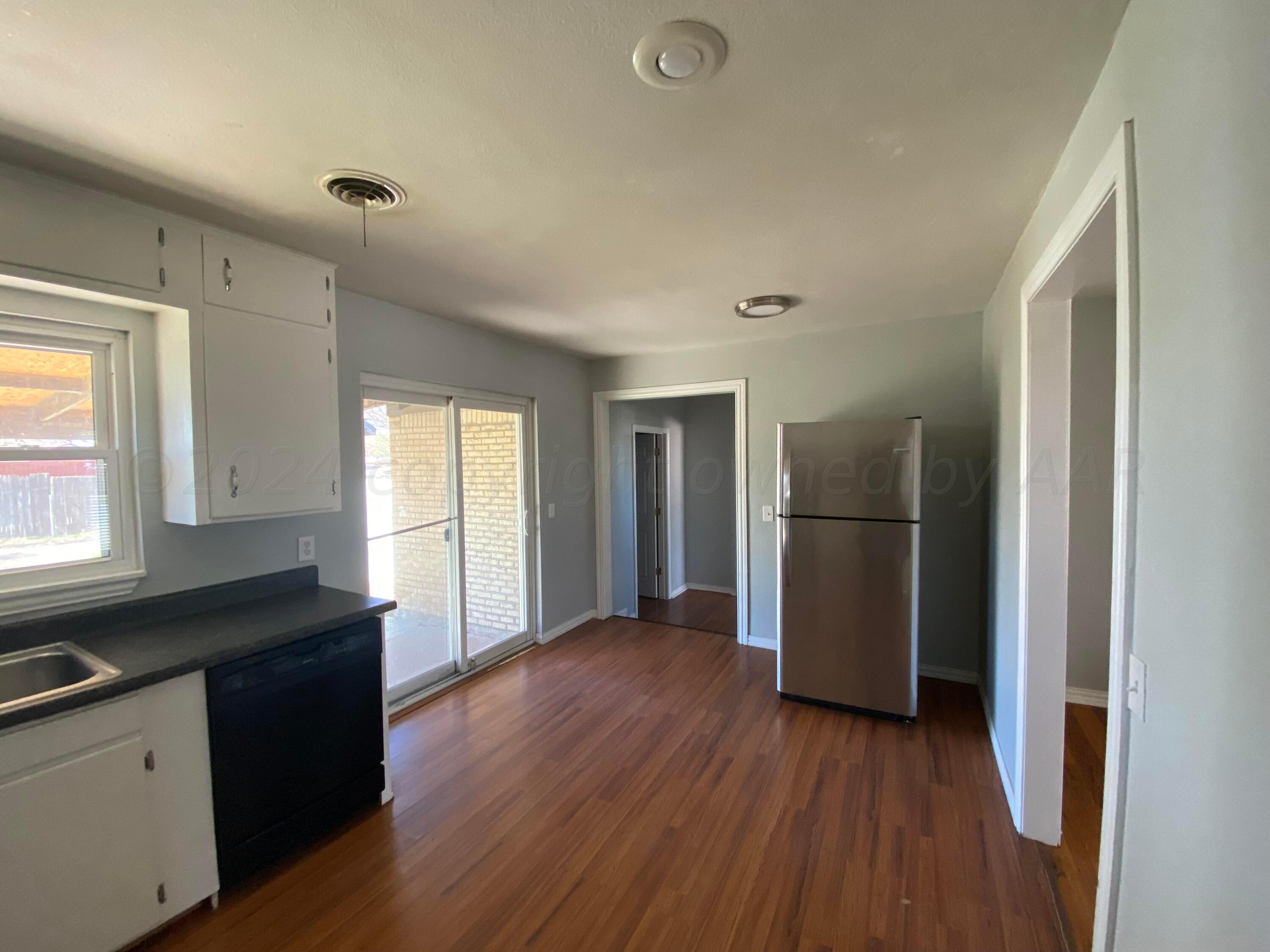 4108 South Crockett Street Amarillo, TX 79110 - Photo 4 of 11 IMG_4146