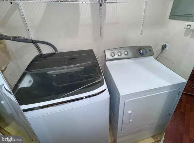 a close up view of washer and dryer