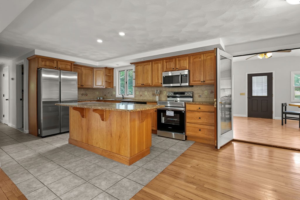 271 William Reynolds Road Exeter, RI 02822 - Photo 7 of 37