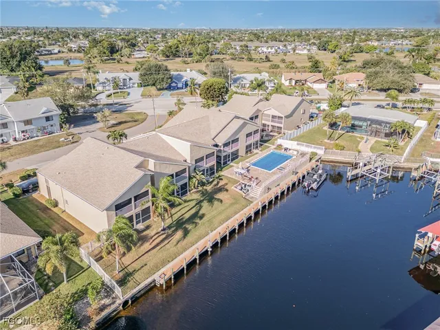 $268,000 | 4321 Country Club Boulevard, Unit 207, Cape Coral, FL 33904