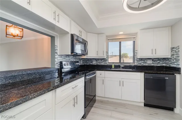 $268,000 | 4321 Country Club Boulevard, Unit 207, Cape Coral, FL 33904