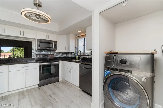 $268,000 | 4321 Country Club Boulevard, Unit 207, Cape Coral, FL 33904