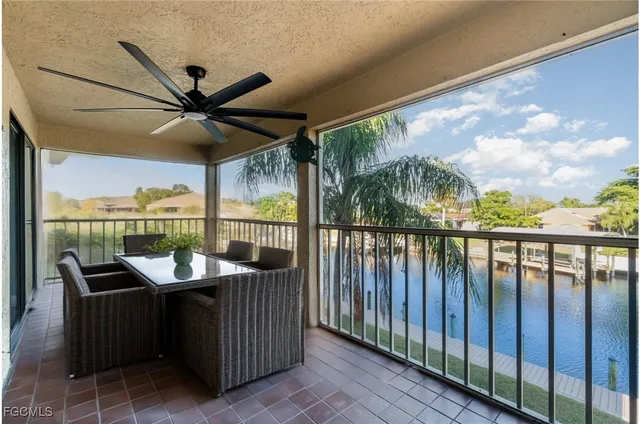 $268,000 | 4321 Country Club Boulevard, Unit 207, Cape Coral, FL 33904