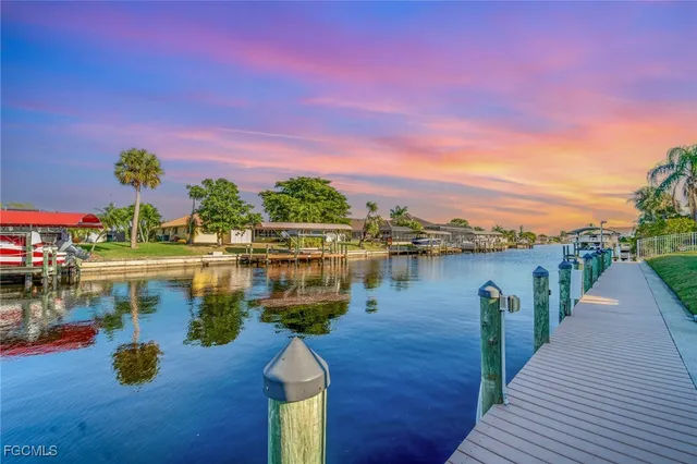 $268,000 | 4321 Country Club Boulevard, Unit 207, Cape Coral, FL 33904