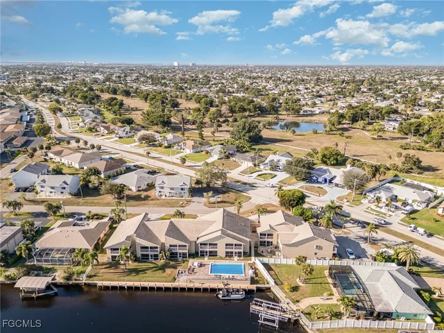 $268,000 | 4321 Country Club Boulevard, Unit 207, Cape Coral, FL 33904