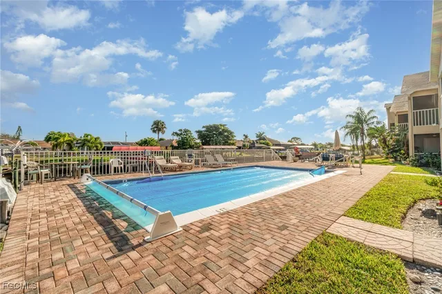 $268,000 | 4321 Country Club Boulevard, Unit 207, Cape Coral, FL 33904
