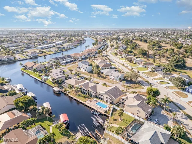 $268,000 | 4321 Country Club Boulevard, Unit 207, Cape Coral, FL 33904