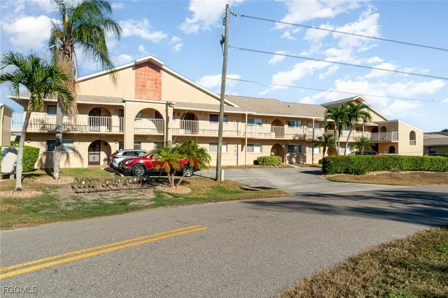$268,000 | 4321 Country Club Boulevard, Unit 207, Cape Coral, FL 33904