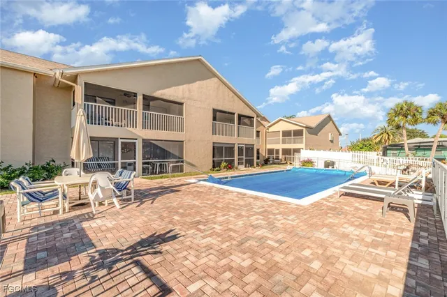 $268,000 | 4321 Country Club Boulevard, Unit 207, Cape Coral, FL 33904