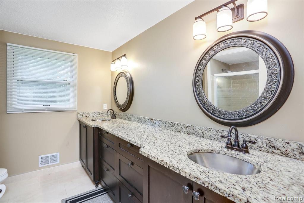 1793 North Kilburn Road Rochester Hills, MI 48306 - Photo 16 of 25