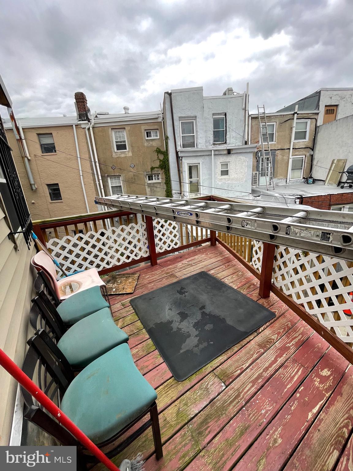 813 Federal Street Philadelphia, PA 19147 - Photo 15 of 28 a view of a chairs and table in the patio