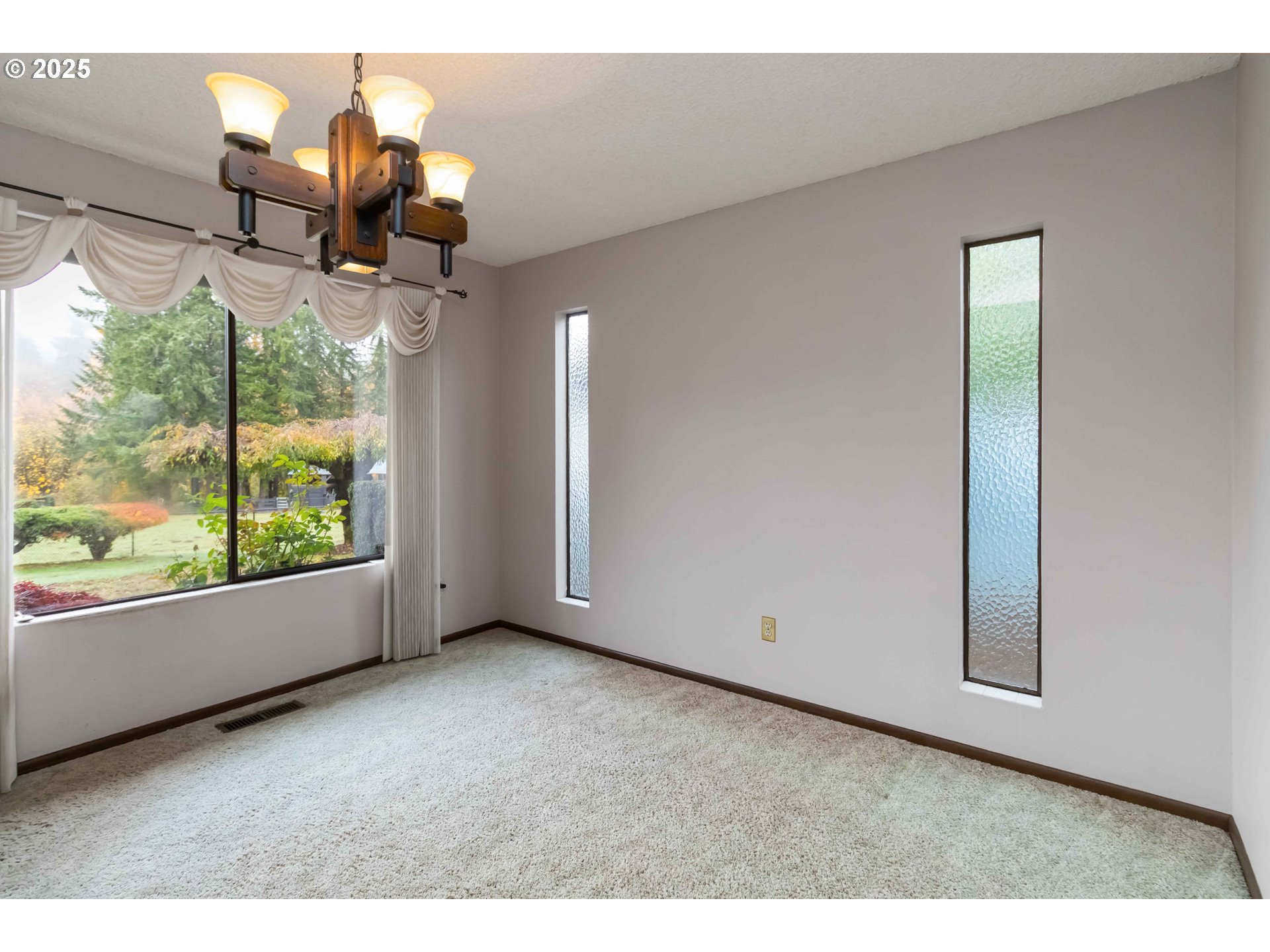 720 Abernathy Creek Road Longview, WA 98632 - Photo 11 of 44 a view of empty room with floor to ceiling window