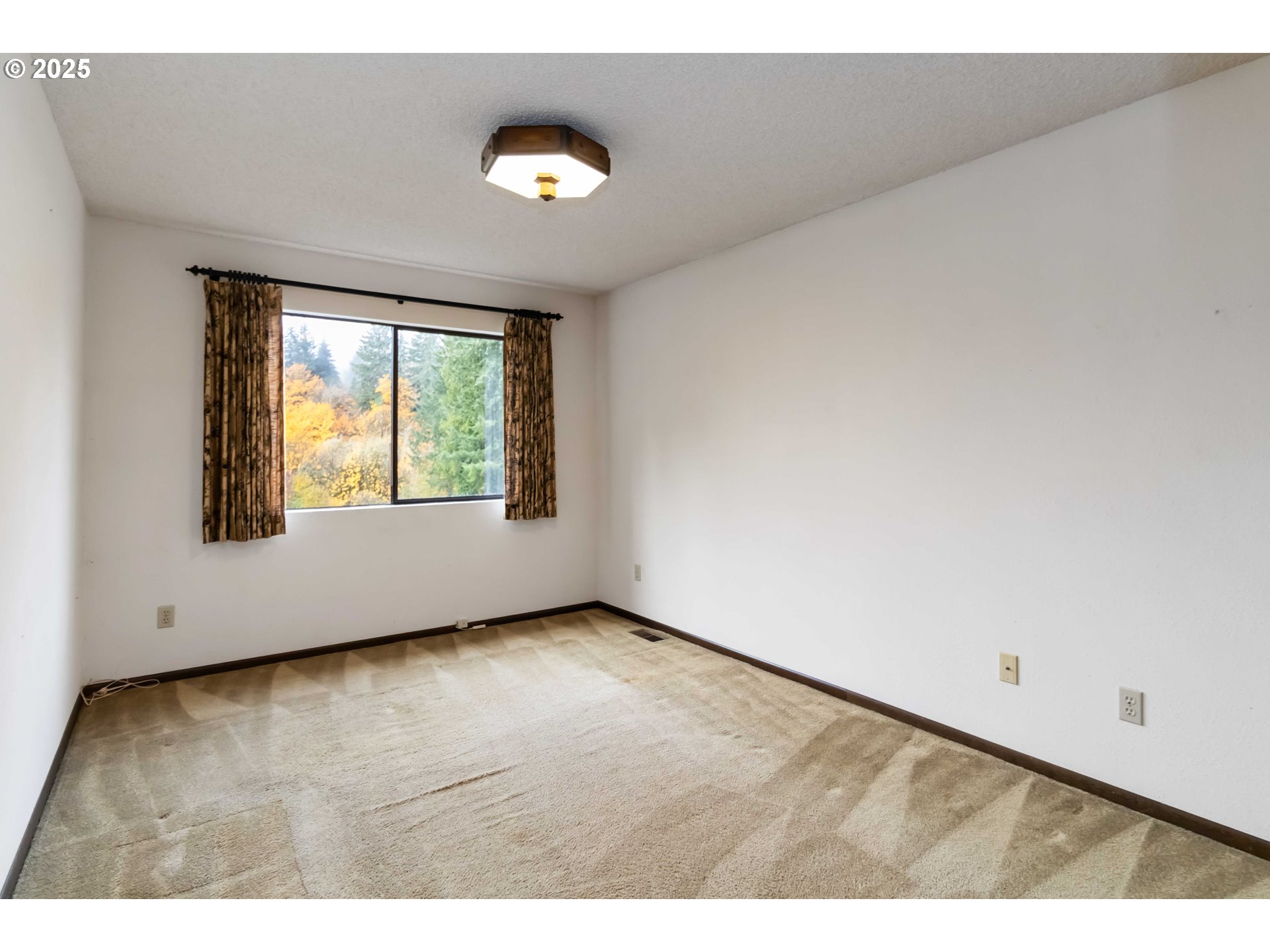 720 Abernathy Creek Road Longview, WA 98632 - Photo 15 of 44 a view of an empty room and window