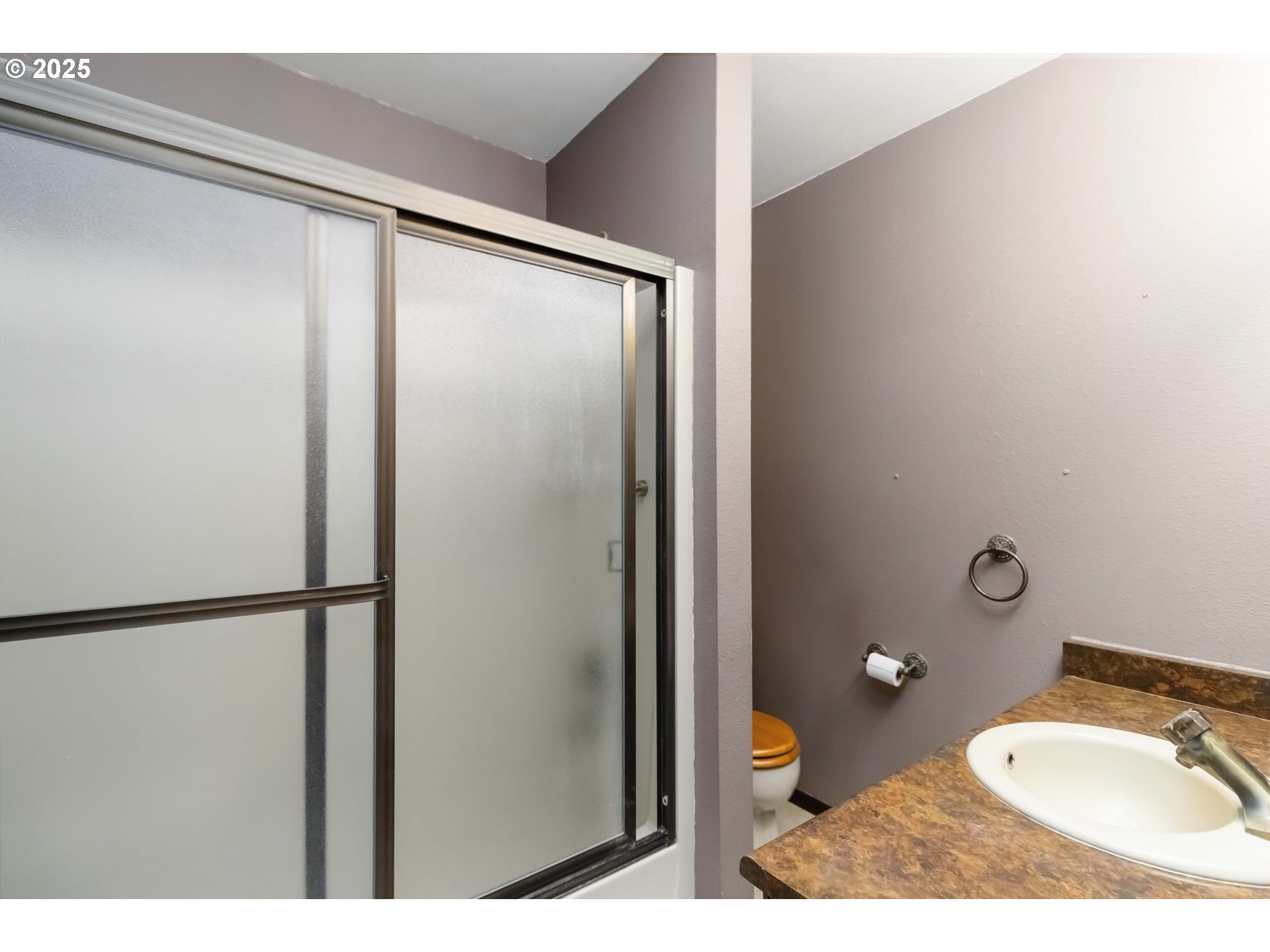 720 Abernathy Creek Road Longview, WA 98632 - Photo 20 of 44 a bathroom with a granite countertop sink mirror and toilet