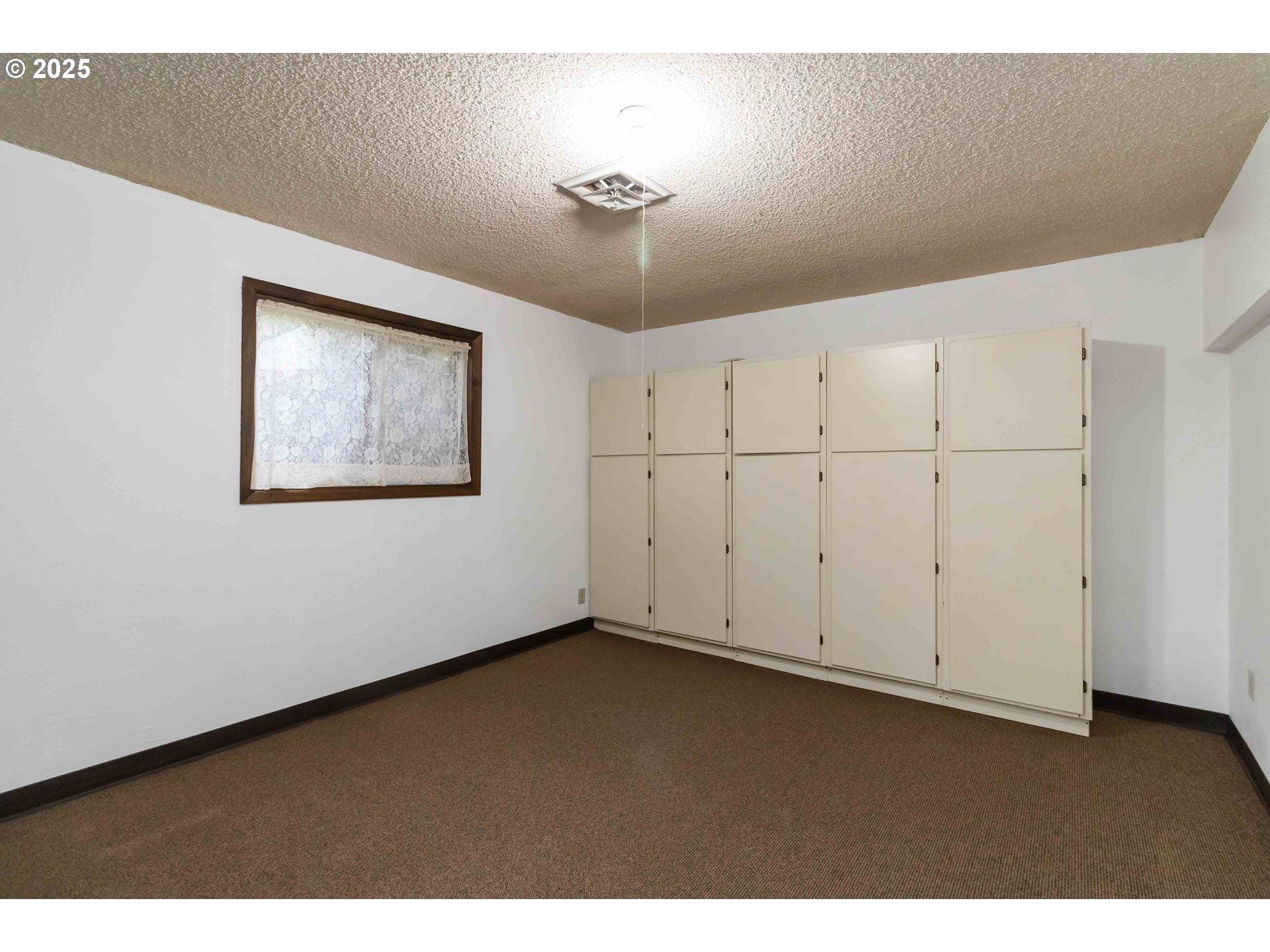 720 Abernathy Creek Road Longview, WA 98632 - Photo 25 of 44 a view of an empty room with a window