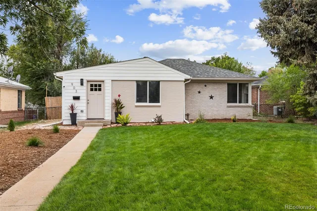 a front view of house with yard