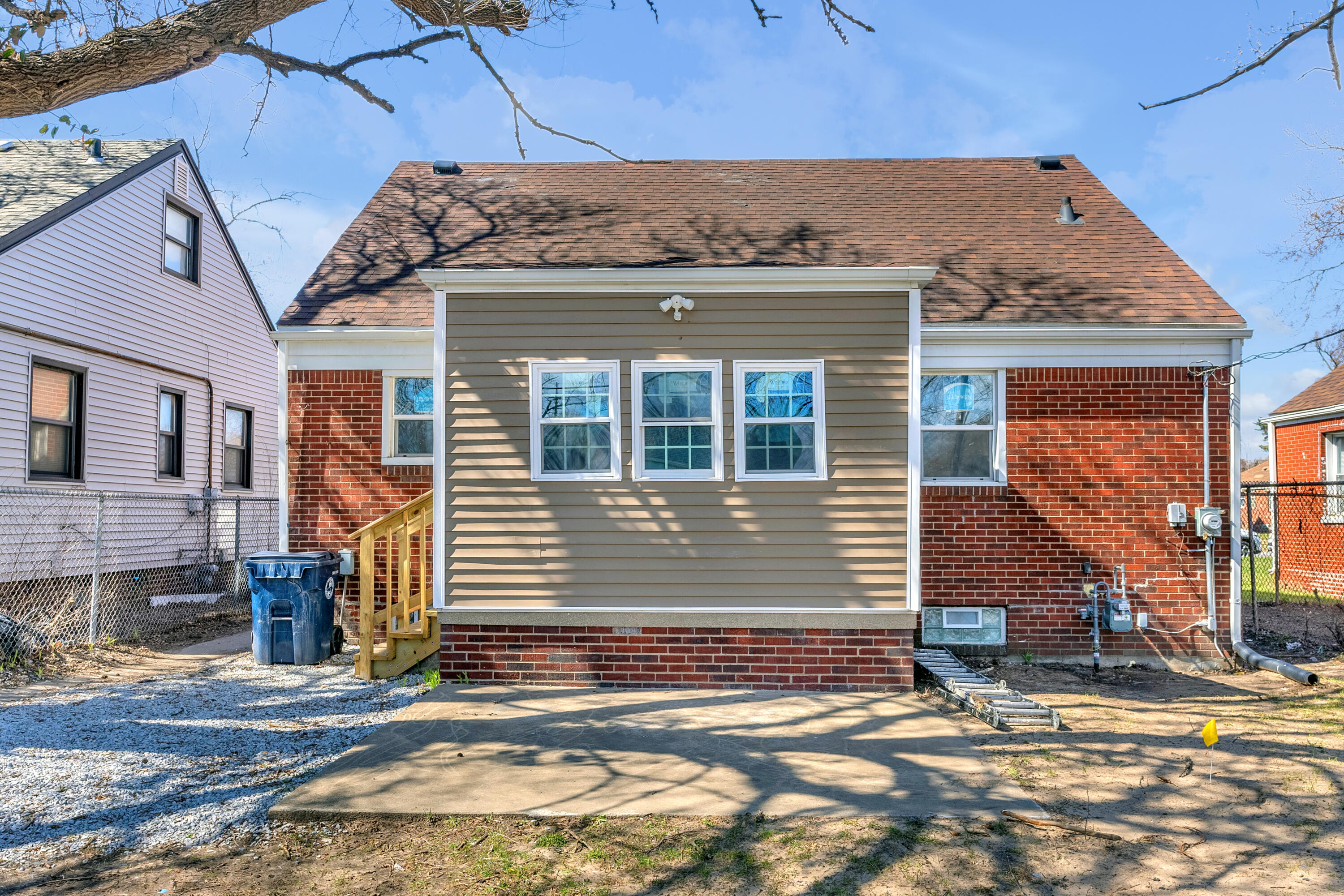 263 Rutledge Street Gary, IN 46404 - Photo 4 of 21 3000x2001