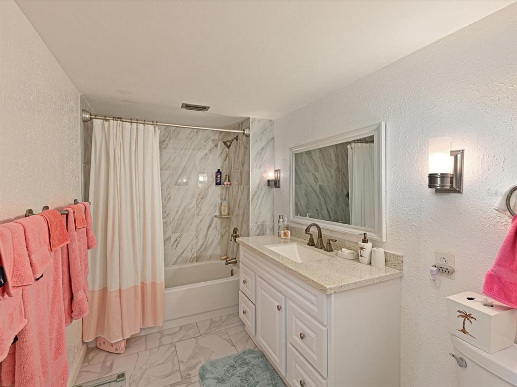5400 34th Street West, Unit I9 Bradenton, FL 34210 - Photo 19 of 39 a bathroom with a sink and a mirror
