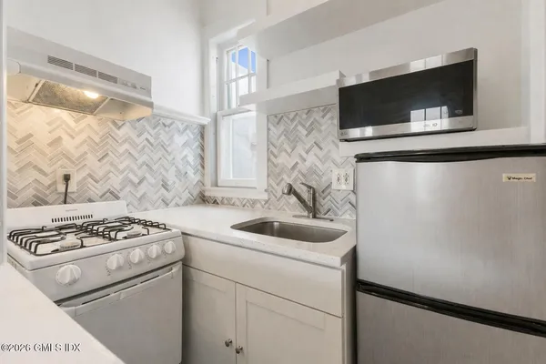 $2,550 | 335 Greenwich Avenue, Unit 4, Greenwich, CT 06830