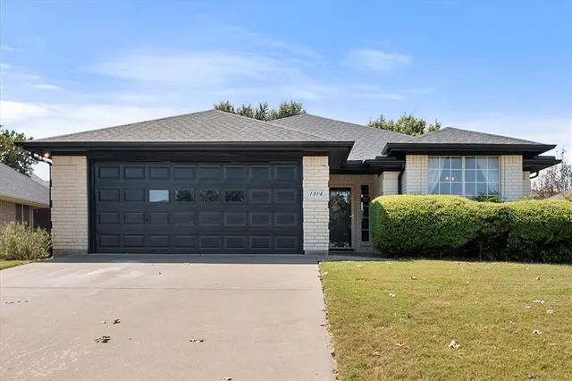 $294,900 | 1314 Hyde Park Boulevard, Cleburne, TX 76033