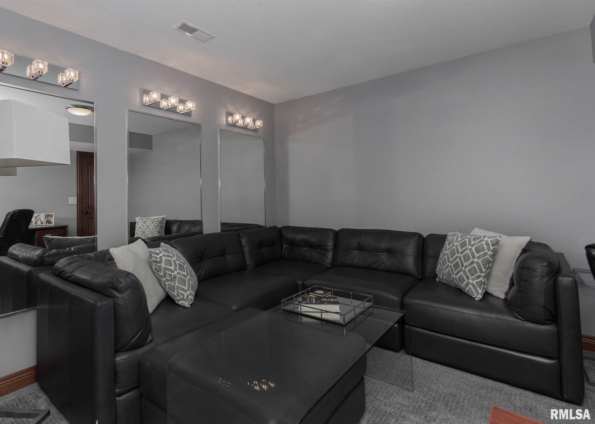 5465 Hugo Road Bettendorf, IA 52722 - Photo 38 of 50 Gallery Image 38