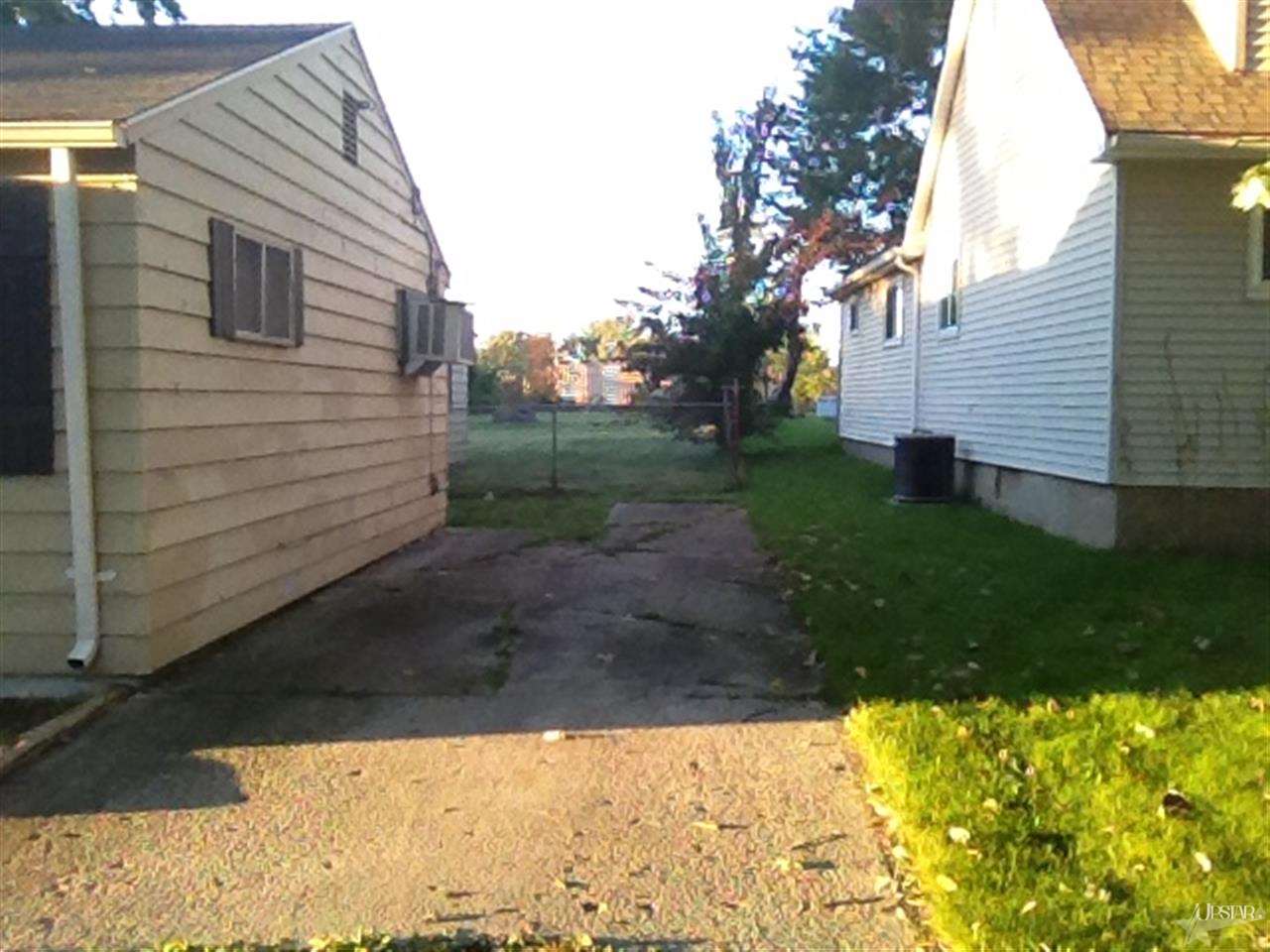 920 Conrad Street Fort Wayne, IN 46808 - Photo 3 of 12