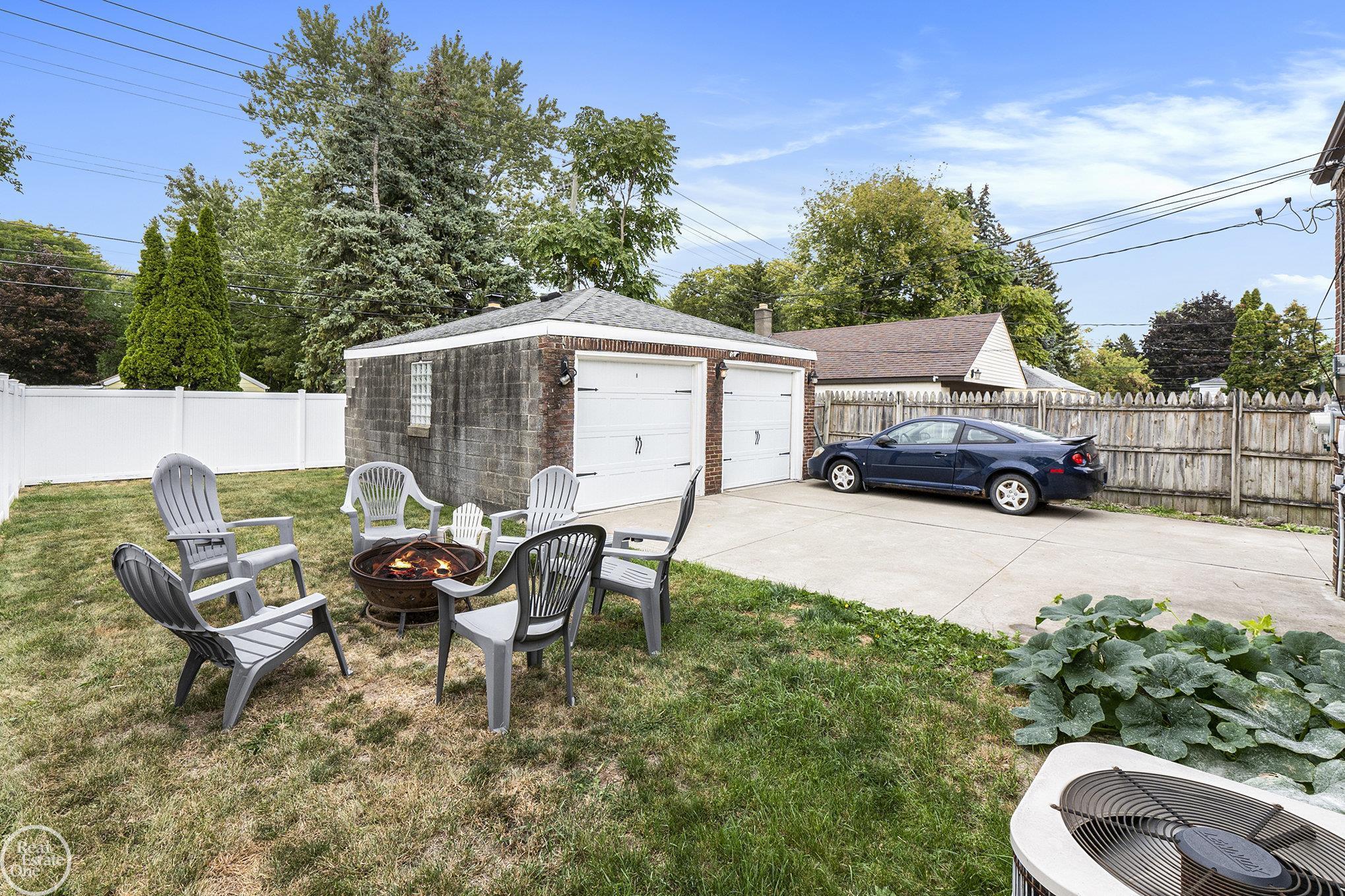 8379 Harding Street Center Line, MI 48015 - Photo 18 of 23