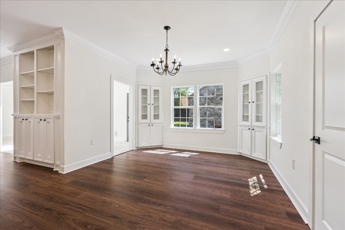 3071 Locke Lane Houston, TX 77019 - Photo 17 of 44 This breakfast room offers recessed can lighting, neutral designer walls, and built-in shelving, creating a functional and stylish dining space. Open to both the kitchen and sunroom, it’s perfect for casual meals with a view of the backyard.