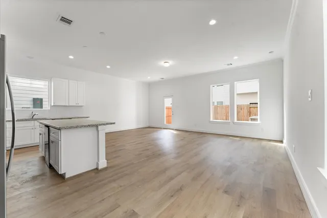 $319,900 | 6408 Pregonero Lane, Houston, TX 77048