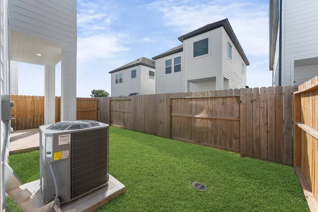 $319,900 | 6408 Pregonero Lane, Houston, TX 77048