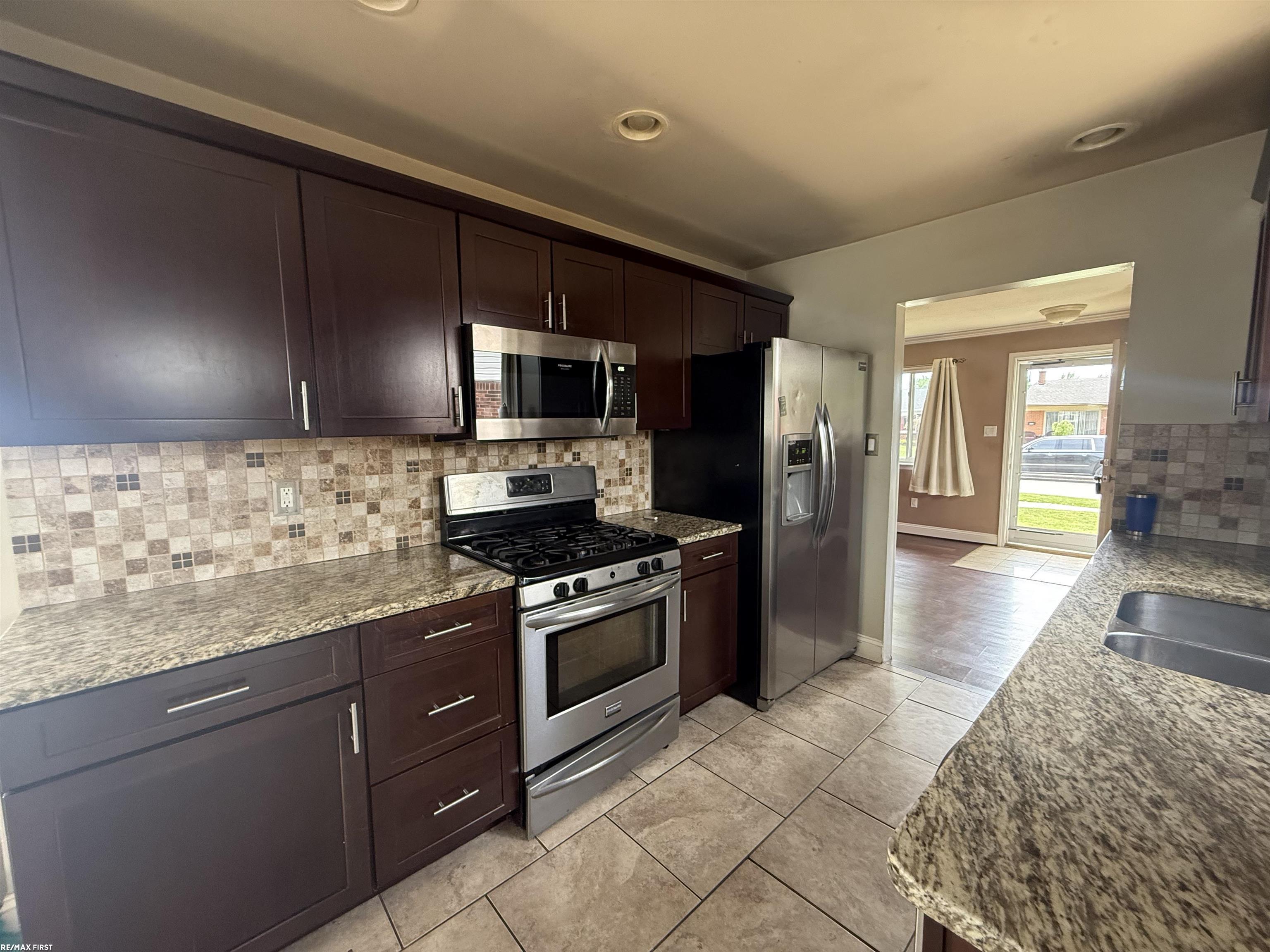 17851 Rainbow Road Fraser, MI 48026 - Photo 4 of 26
