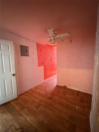 a view of empty room with a ceiling fan