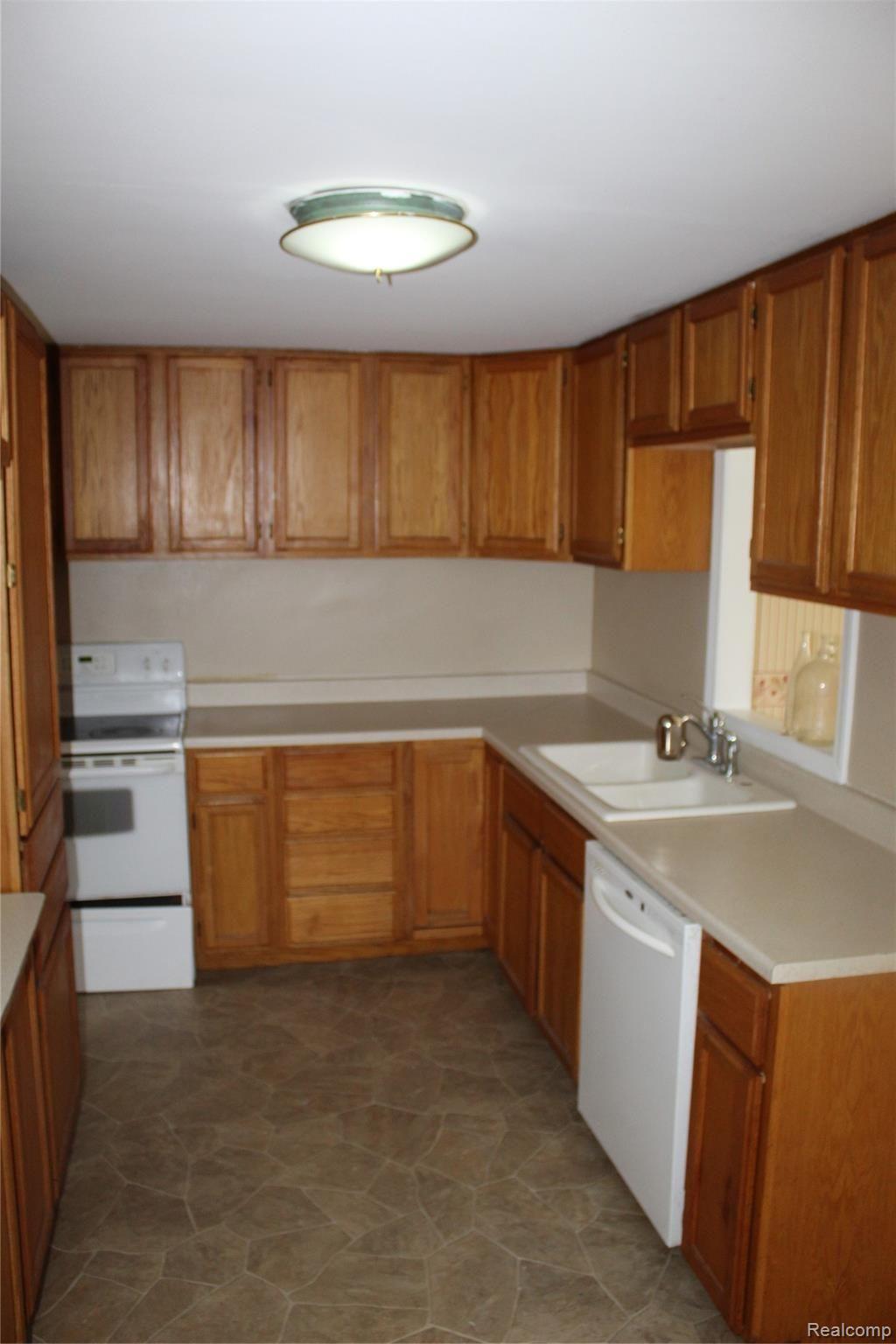 8330 North Vassar Road Mount Morris, MI 48458 - Photo 3 of 26 IMG_9088.JPG