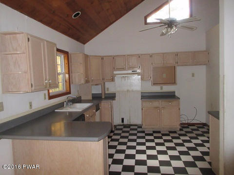 263 Doe Loop Bushkill, PA 18324 - Photo 9 of 11