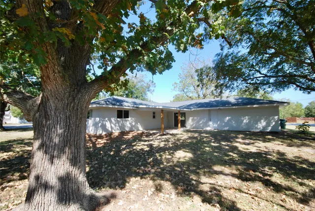 $359,000 | 316 North Penn Street, Flatonia, TX 78941