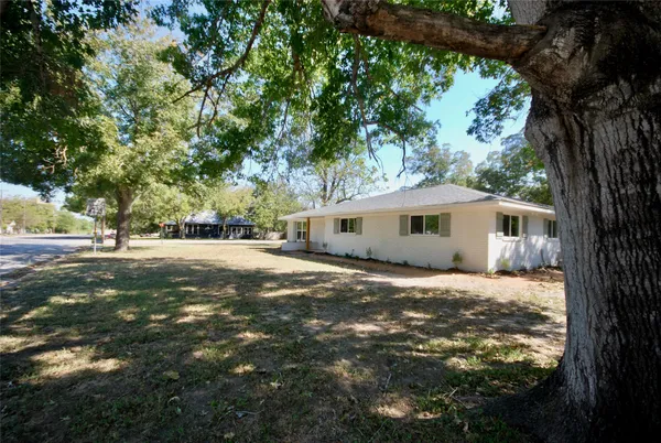 $349,000 | 316 North Penn Street, Flatonia, TX 78941