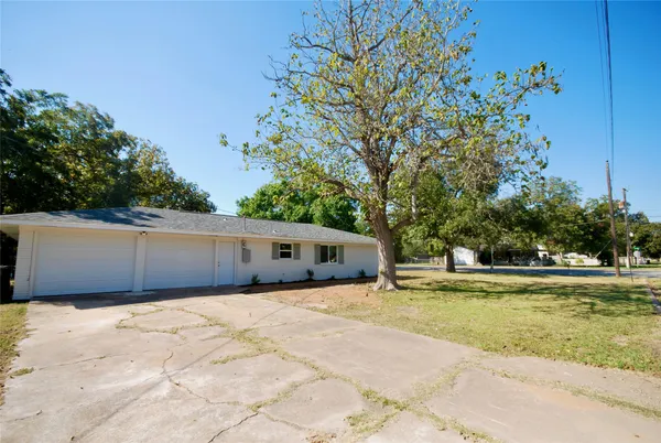 $349,000 | 316 North Penn Street, Flatonia, TX 78941