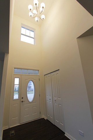 899 Oak Ridge Boulevard Elgin, IL 60120 - Photo 3 of 24