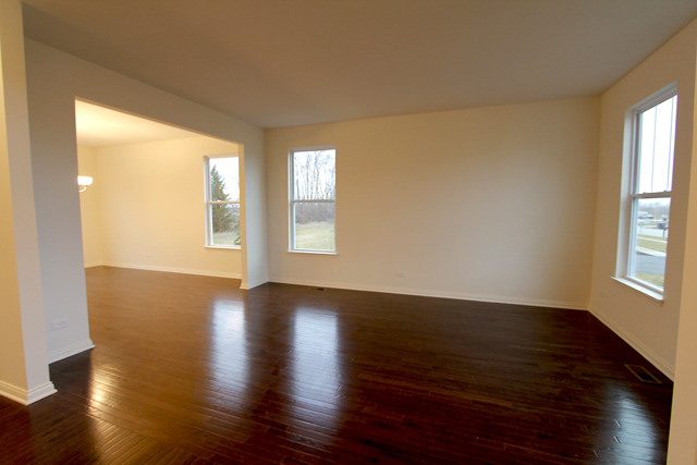 899 Oak Ridge Boulevard Elgin, IL 60120 - Photo 4 of 24