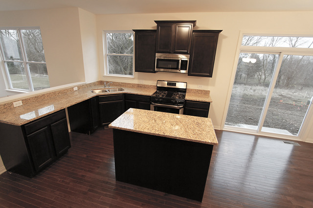 899 Oak Ridge Boulevard Elgin, IL 60120 - Photo 8 of 24