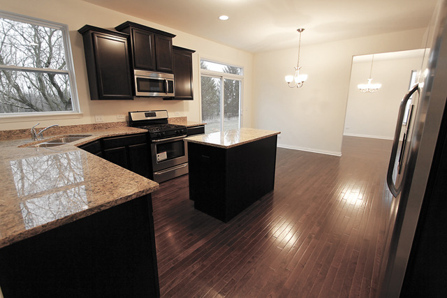 899 Oak Ridge Boulevard Elgin, IL 60120 - Photo 9 of 24