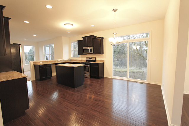899 Oak Ridge Boulevard Elgin, IL 60120 - Photo 10 of 24