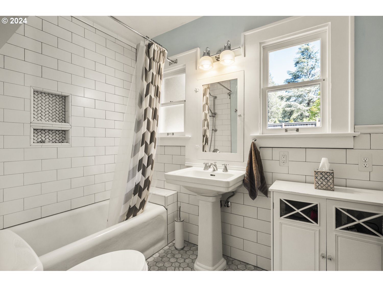 3029 Southwest Sunset Boulevard Portland, OR 97239 - Photo 20 of 48 a bathroom with a sink a toilet and bathtub