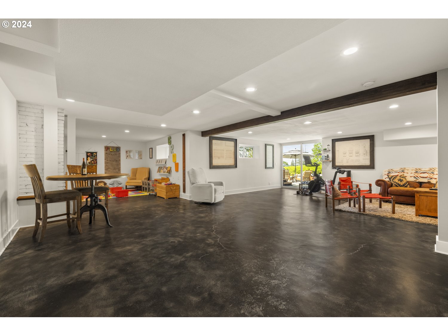 3029 Southwest Sunset Boulevard Portland, OR 97239 - Photo 28 of 48 a living room with furniture and a table