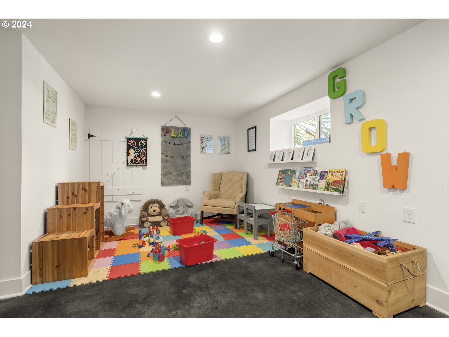 3029 Southwest Sunset Boulevard Portland, OR 97239 - Photo 30 of 48 a living room with furniture and a table