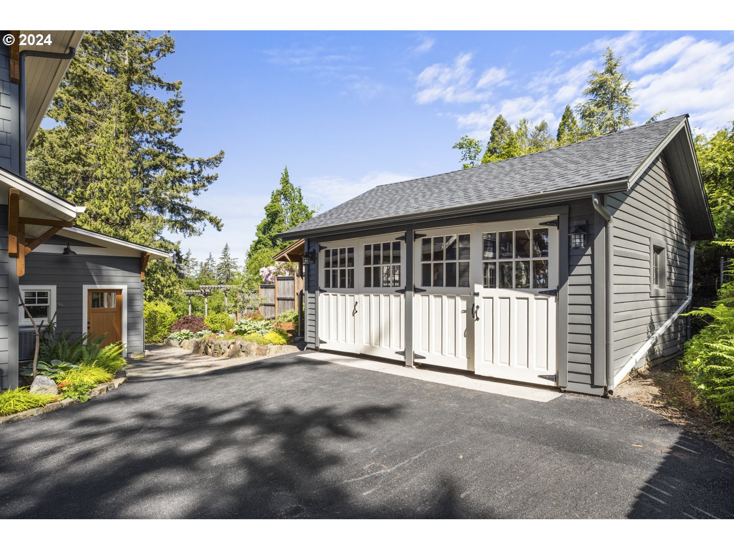 3029 Southwest Sunset Boulevard Portland, OR 97239 - Photo 37 of 48 a view of an interior of the house