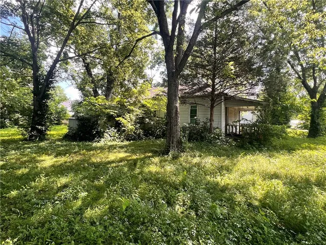 $29,900 | 120 West 3rd Street, Adrian, MO 64720