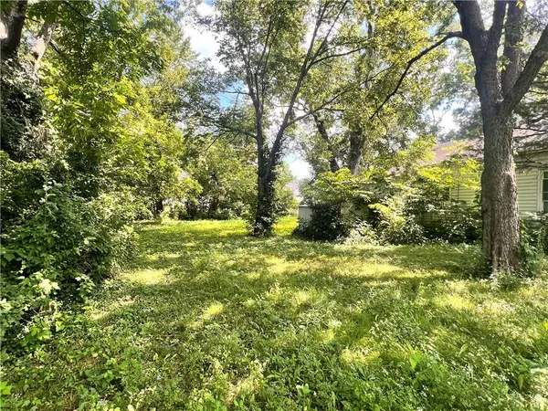 $24,900 | 120 West 3rd Street, Adrian, MO 64720